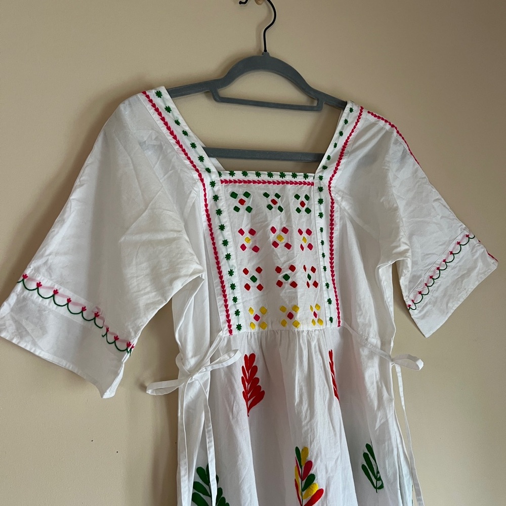 Pink City Prints Embroidered White Mid Dress size XS